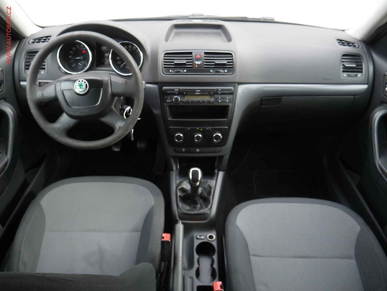 Škoda Yeti (2011) 2.0 TDI 4x4, ČR, AC, tažné - fotka 8 z 14