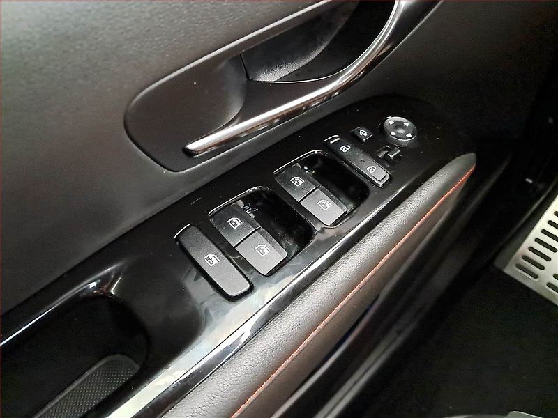 Hyundai Tucson (2023) 1.6 T-GDI - fotka 16 z 21