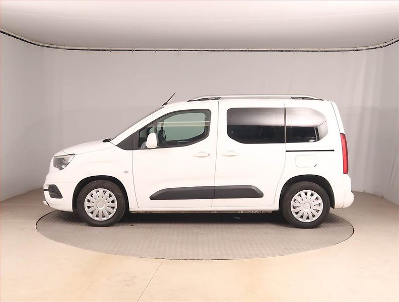 Opel Combo (2019) Enjoy 1.2 Turbo, 5Míst, ČR - fotka 3 z 14