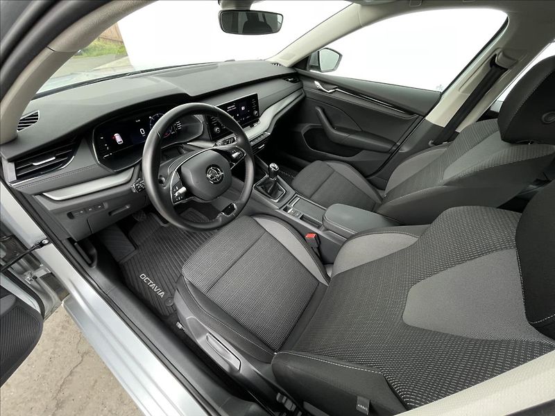 Škoda Octavia 2,0 TDI Combi Ambition Plus - fotka 5 z 22