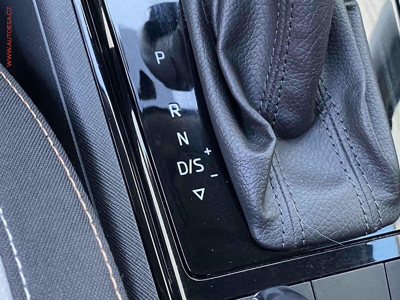 Škoda Kamiq (2020) 1.0 TSi, Style, DSG, navi - fotka 14 z 18