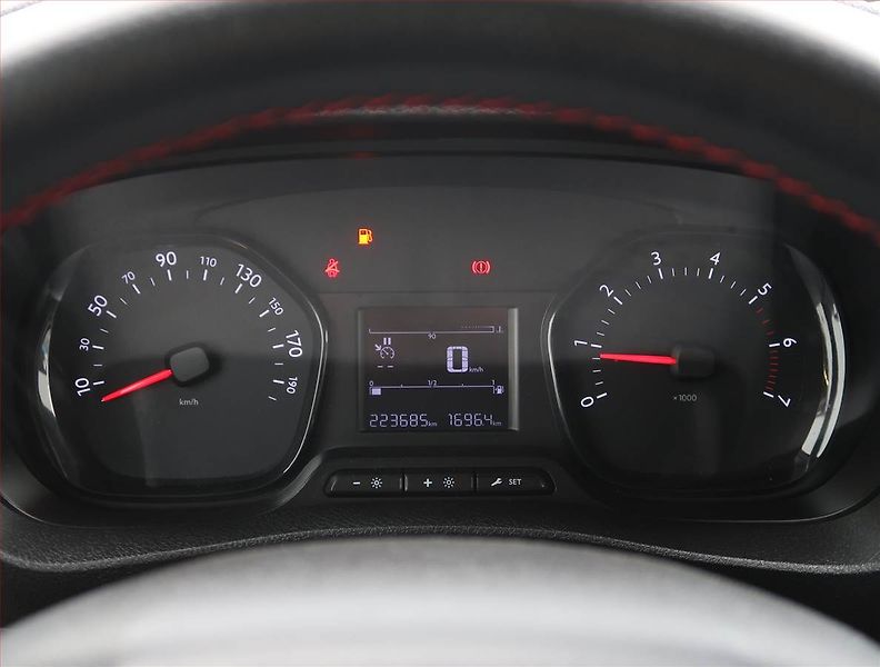 Peugeot Expert (2018) 1.6 BlueHDi, Bus, 6Míst, ČR - fotka 11 z 16