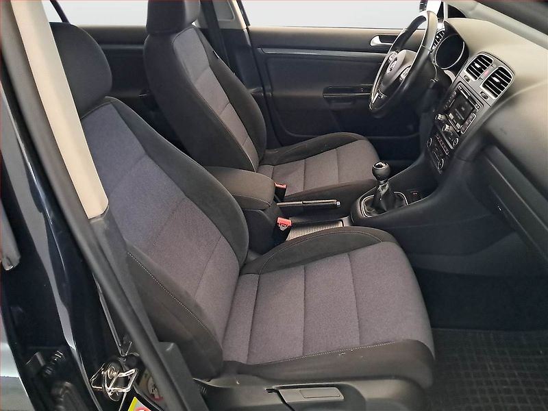 Volkswagen Golf (2011) 1.6 TDI, po STK - fotka 9 z 17