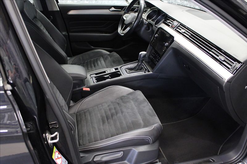 Volkswagen Passat 2,0 TDI DSG ELEGANCE 1.MAJ. CZ - fotka 10 z 37