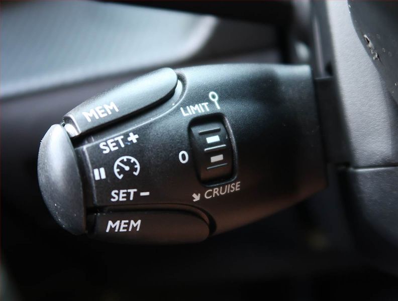 Peugeot 2008 (2024) Allure 1.2 PureTech, 16TKM - fotka 17 z 22