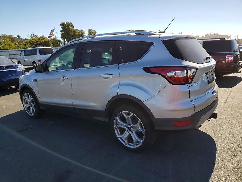 Ford Escape (2017) Auto na cestě - fotka 2 z 12