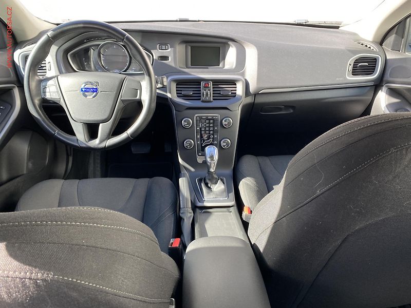 Volvo V40 (2013) 2.0D, AT, tempo, park.asist - fotka 8 z 17