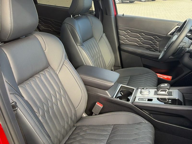 Mitsubishi Outlander (2026) INSTYLE 4×4 | 225 kW | MY25 - fotka 6 z 25