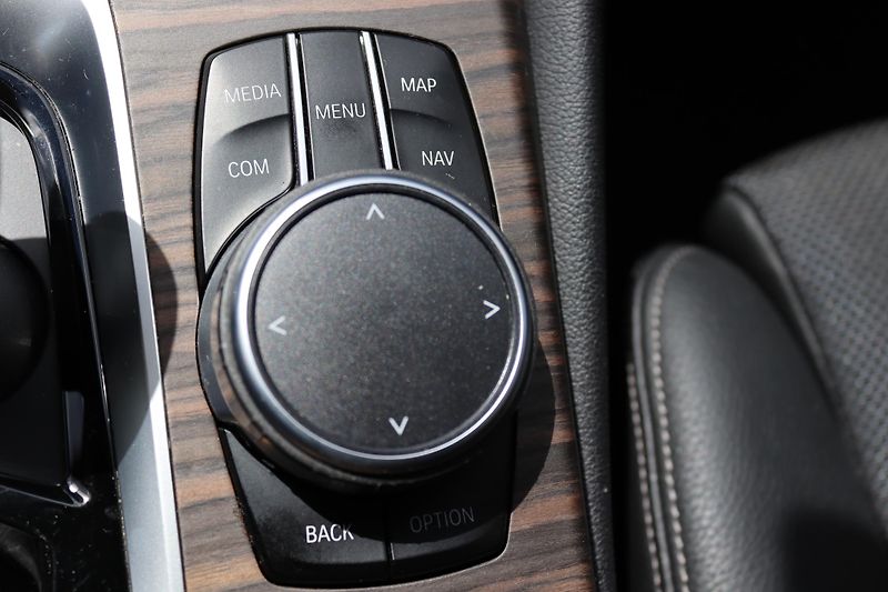 BMW Řada 5 520D XDRIVE SPORT LINE G30  - fotka 37 z 50