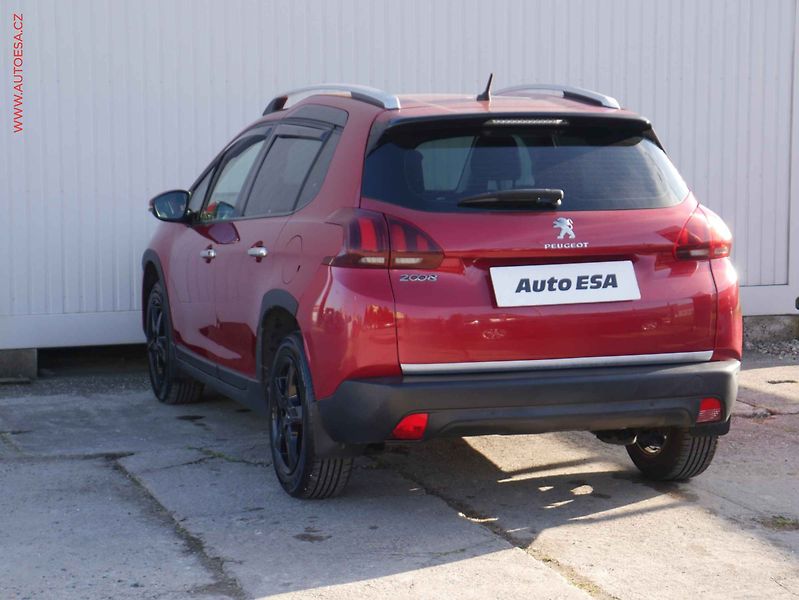 Peugeot 2008 (2019) 1.2 PT, 1.maj,ČR, 1.M-ČR - fotka 4 z 14