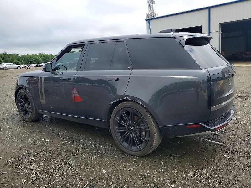 Land Rover Range Rover (2023) Auto na cestě - fotka 2 z 13