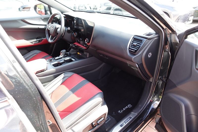 Lexus NX 350h 2,5HSD 140kW F-Sport 4x4 - fotka 15 z 37