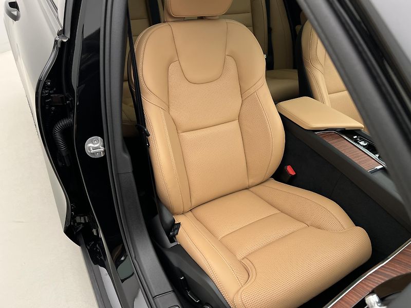 Volvo V60 (2026) B4 PLUS DARK AUT - fotka 25 z 47