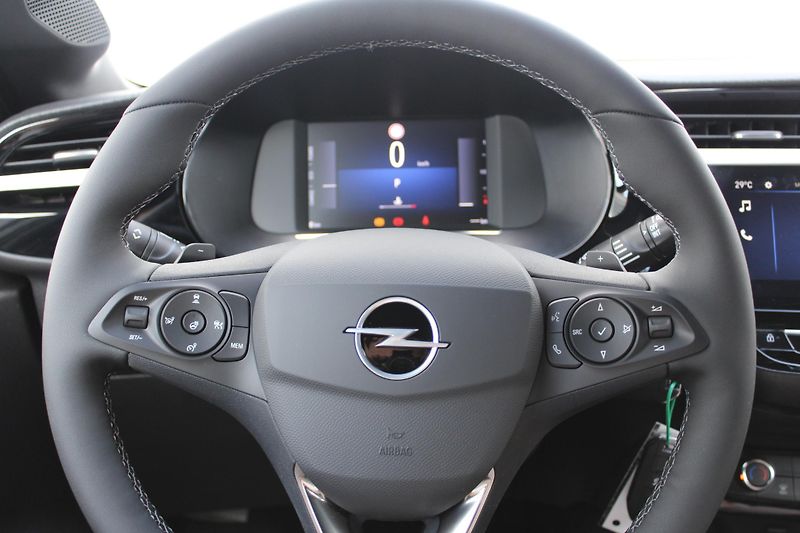 Opel Corsa (2025) GS Hybrid 1.2 TURBO 110k eDCT6 - fotka 25 z 29