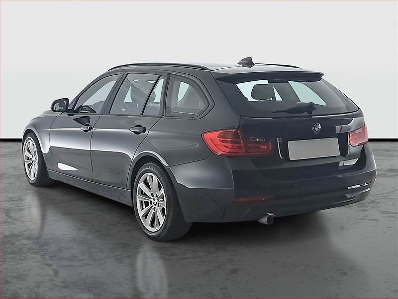 BMW Řada 3 (2013) 318 d, Xenony, Tempomat - fotka 4 z 18