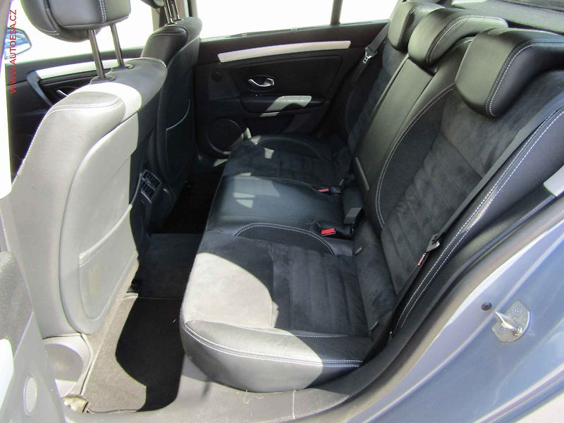 Renault Laguna (2008) 2.0 dCi, BIxen, AC, park - fotka 10 z 18