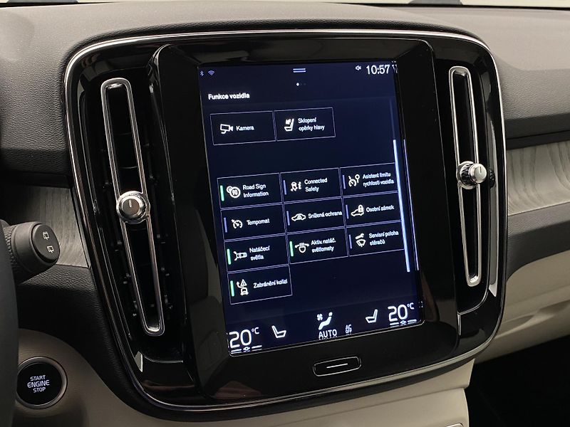 Volvo XC40 D4 AWD INSCRIPTION REZERVACE - fotka 37 z 44