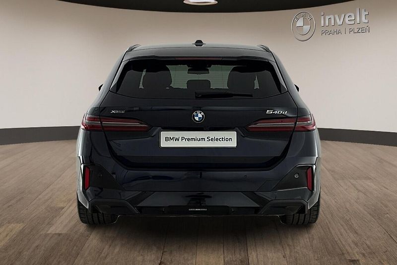 BMW Řada 5 540d xDrive Touring - fotka 4 z 25
