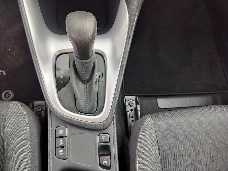Toyota Yaris 1.5 hybrid - fotka 18 z 26