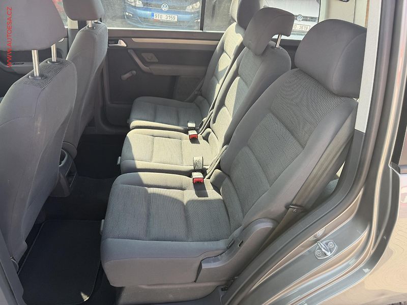 Volkswagen Touran (2008) 1.9TDi, AC, temp - fotka 10 z 17