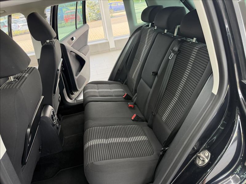 Volkswagen Tiguan 2,0 TDI,DSG 4Motion,Sport,CZ - fotka 23 z 24