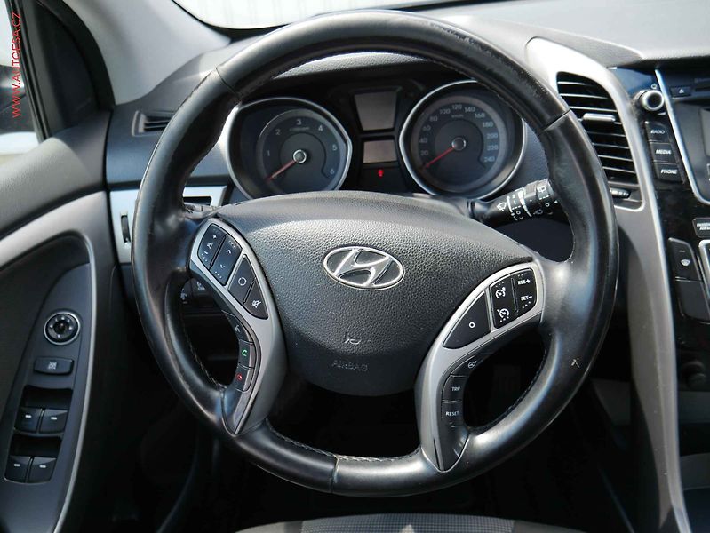 Hyundai i30 (2016) 1.6 CRDi, ČR, AC, temp, tažné - fotka 13 z 18