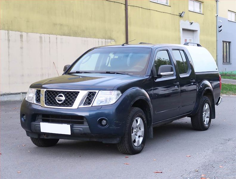 Nissan Navara (2011) 2.5 D, 4X4, Vyhř. sedaček - fotka 2 z 19