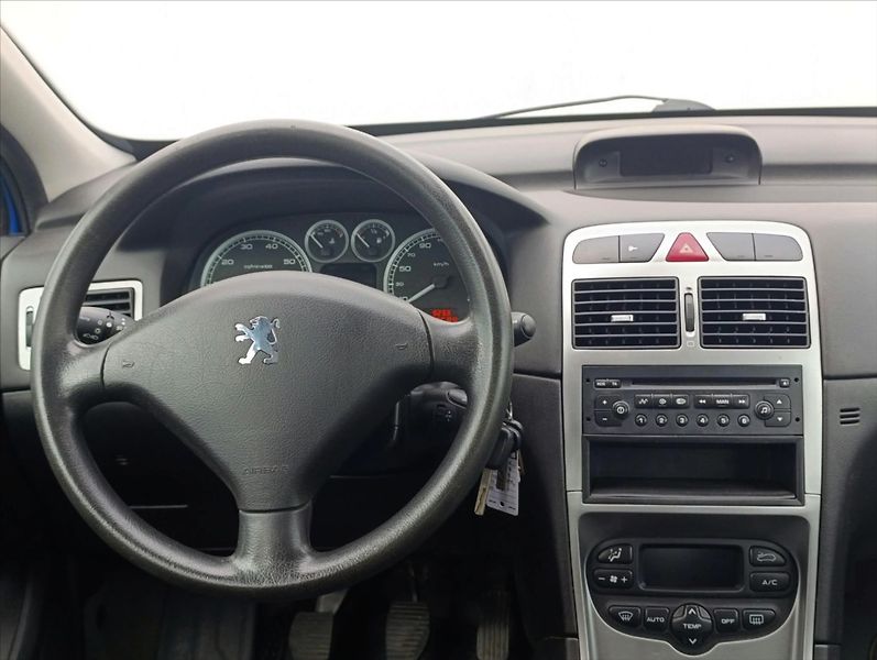 Peugeot 307 1,6 i Aut.klima Tažné zařízení - fotka 16 z 27