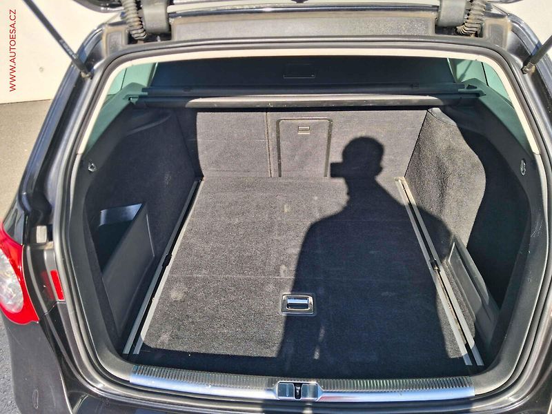 Volkswagen Passat (2009) 2.0 TDi, Sport, navi, Webasto - fotka 7 z 21