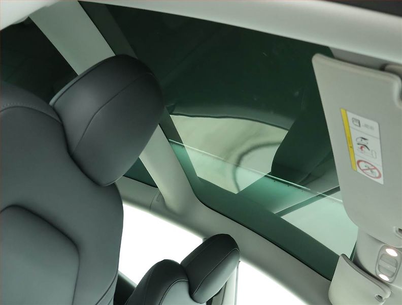 Tesla Model 3 (2023) Standard Range LFP, SoH 96% - fotka 21 z 23