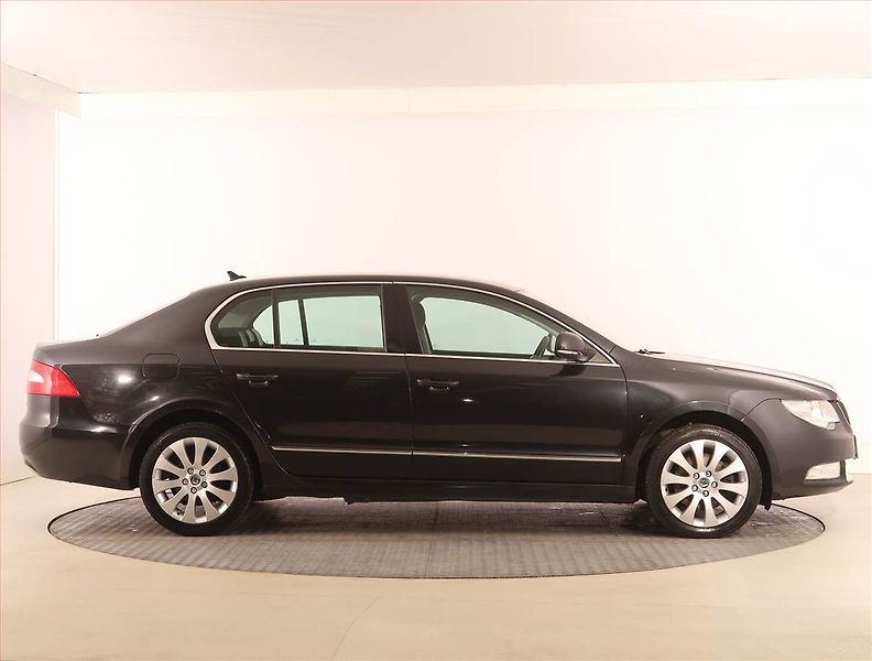 Škoda Superb (2011) Elegance 1.4 TSI, Navi, Xenony - fotka 6 z 23