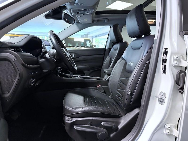 Jeep Compass (2023) 1,3 T PHEV Plug In 240k AT 4xE - fotka 7 z 23