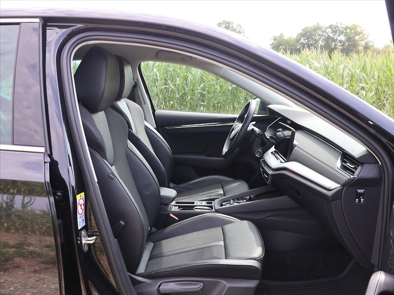 Škoda Octavia 2,0 TDI DSG Style+ DPH CZ - fotka 13 z 32