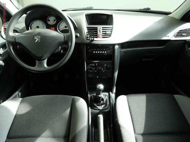 Peugeot 207 (2008) 1.4i, 2.maj, AC - fotka 8 z 17