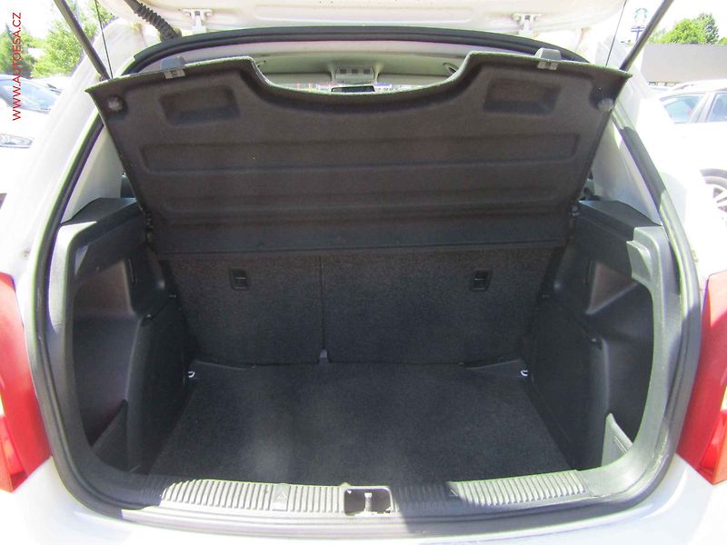 Škoda Fabia (2013) 1.6 TDi, ČR, AC, tempo, park - fotka 7 z 14