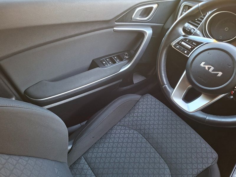 Kia Ceed (2023) SW 1.5T-GDI 118kW -1.MAJITEL - fotka 12 z 39