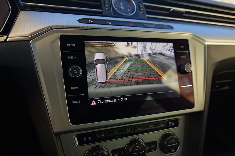 Volkswagen Passat 1.4 TSI DSG Kamera Cockpit Taž - fotka 30 z 38