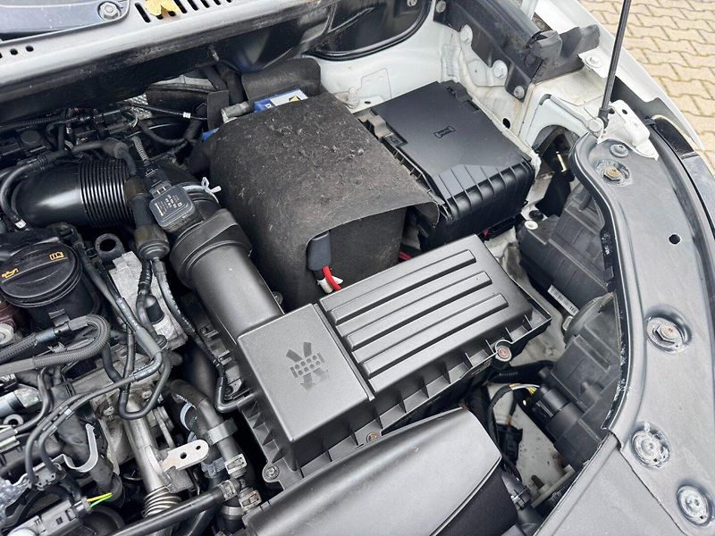 Volkswagen Caddy (2013) EDITION 30 1,6 TDI 75 KW TAŽNÉ - fotka 45 z 50