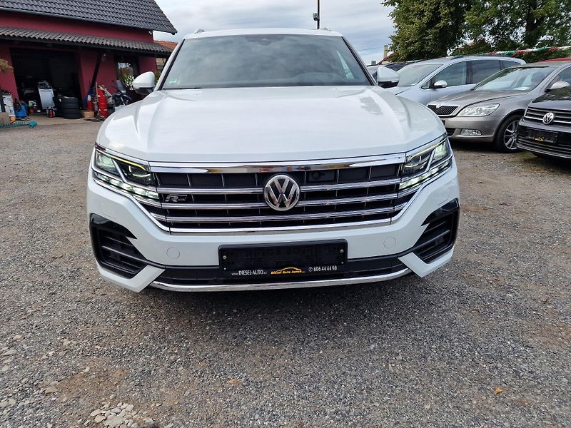 Volkswagen Touareg 3,0TDI 210KW R-LINE - fotka 2 z 20