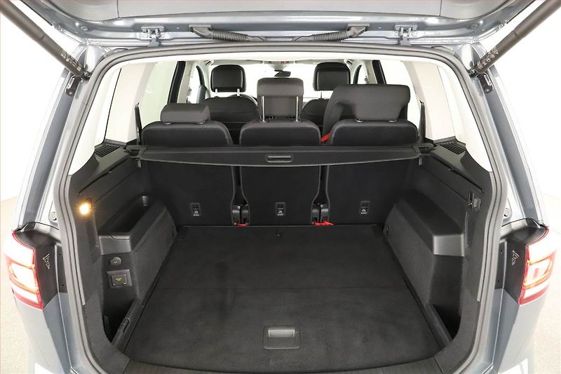 Volkswagen Touran (2023) 2.0 TDI - fotka 16 z 17