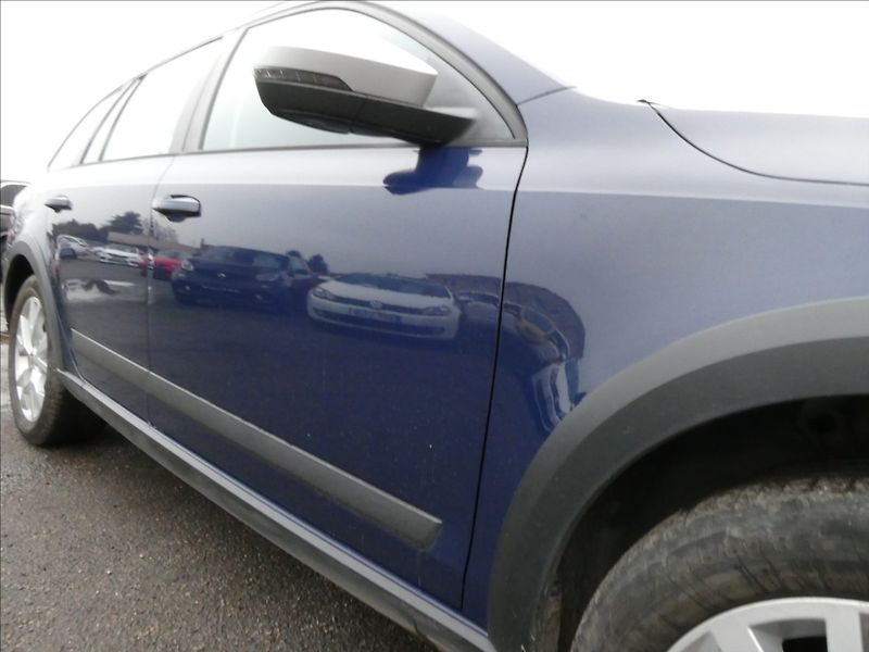 Škoda Octavia 2,0 TDi SCOUT,4x4,2x kola,DPH - fotka 14 z 37