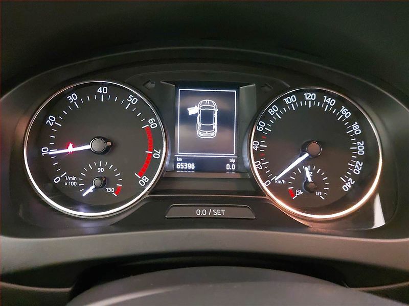 Škoda Rapid (2016) Spaceback 1.2 TSI, ČR,1.maj - fotka 11 z 19