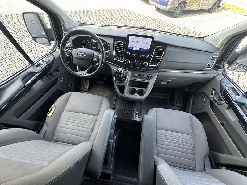 Ford Tourneo Custom (2021) 2,0 ECOBLUE HYBRID L2 - fotka 11 z 25
