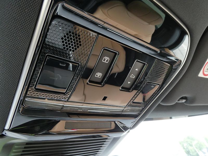 Land Rover Range Rover Sport (2026) Dynamic SE P460e - fotka 31 z 39