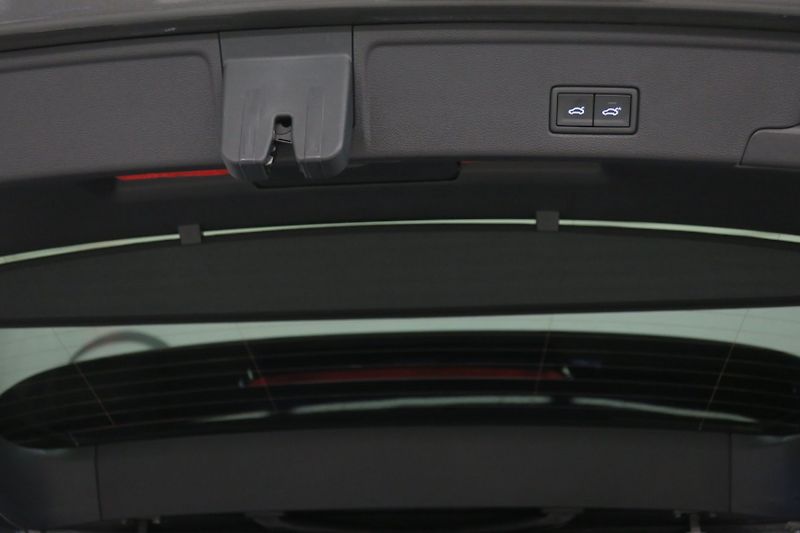 Volkswagen Touareg (2024) R-Line 3,0TDI 210kW Nez. top. - fotka 41 z 42