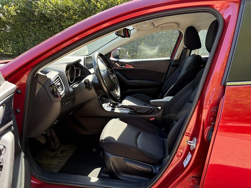 Mazda 3 2.0 SKYACTIV Challenge - fotka 19 z 29