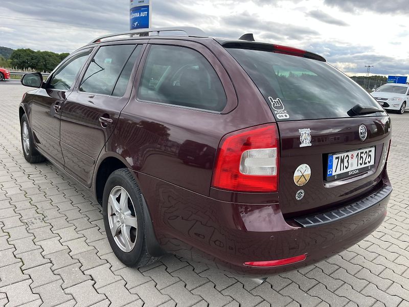 Škoda Octavia (2010) Kombi 1.6 MPi - fotka 7 z 12