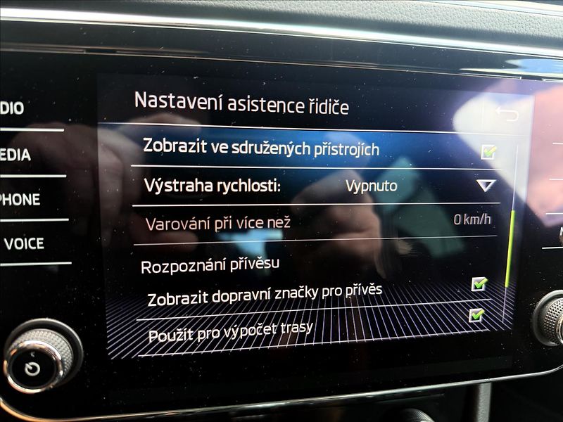 Škoda Superb 2,0 TDi 4x4 DSG SportLine - fotka 23 z 34