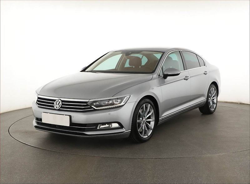 Volkswagen Passat (2019) 2.0 TSI - fotka 2 z 20