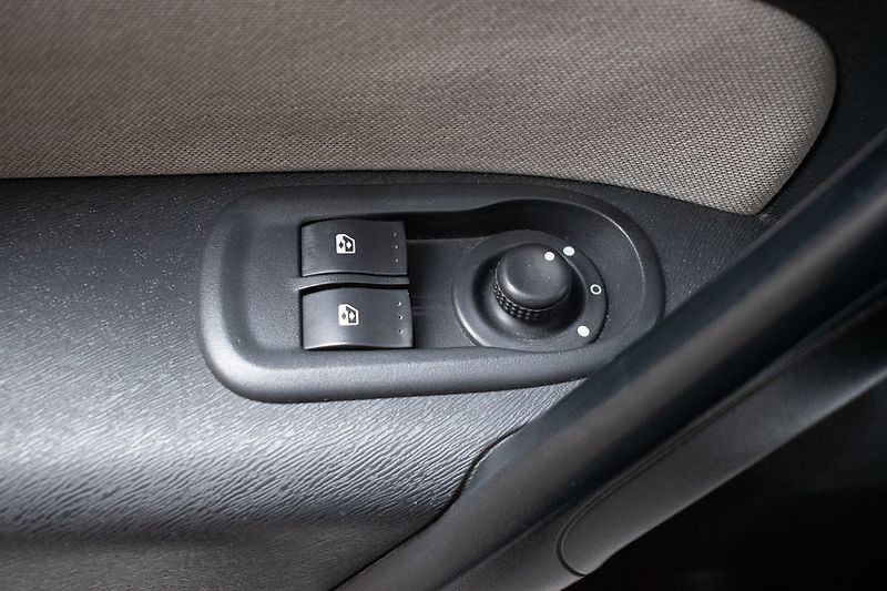 Renault Kangoo 1.6i Authentique*TAŽNÉ*KLIMA* - fotka 14 z 25